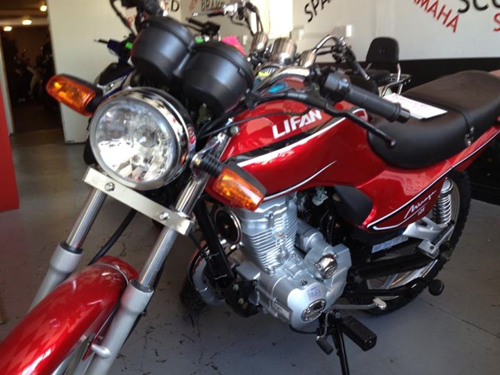 Mr Scooter S Featured Bike This Is The Lifan Mirage 125cc Learner Legal After Your Cbt It Has Classic Naked Styling With Plenty Of Chrome And Will Give You A Very Welcome 100